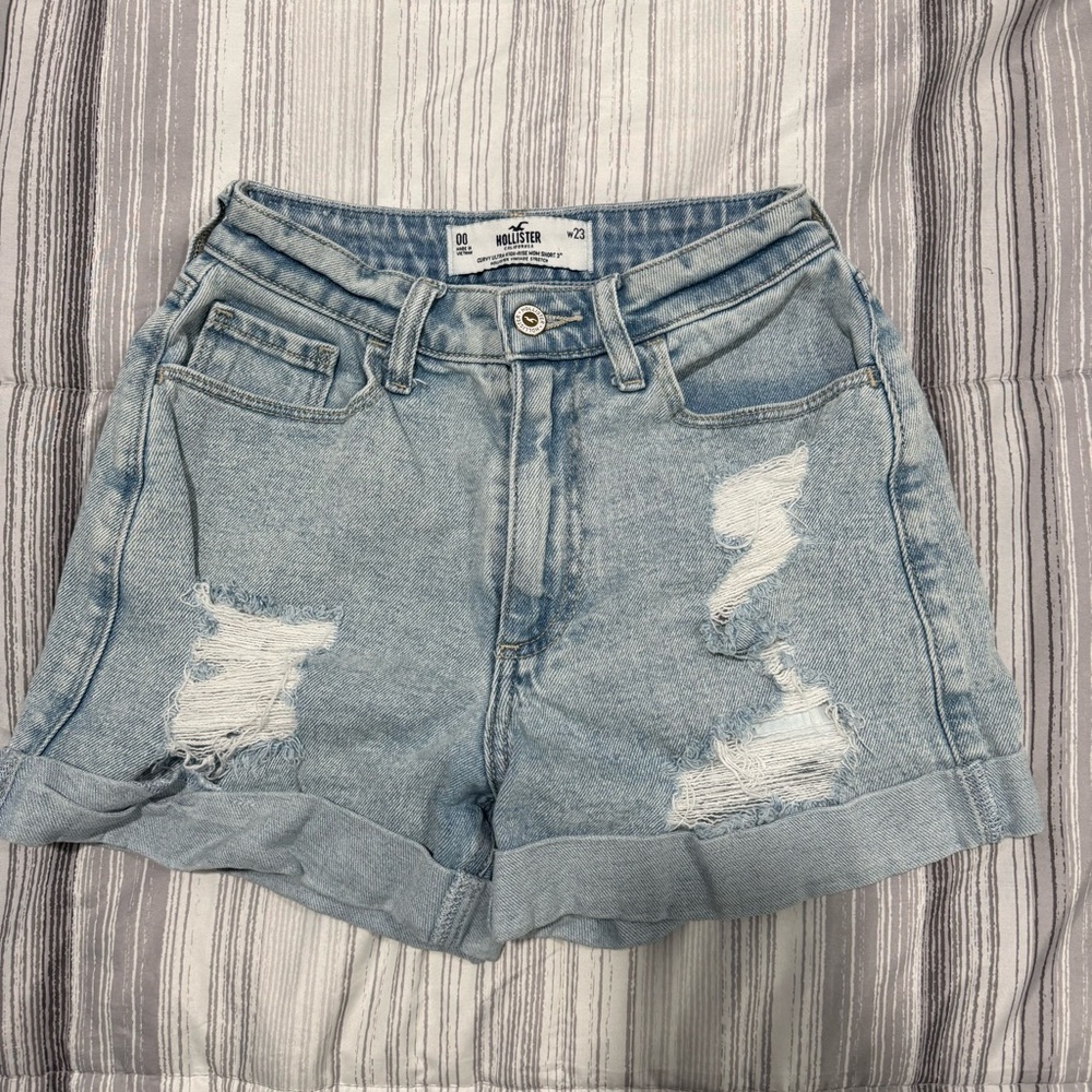 Hollister High Rise Mom Shorts Light Wash Distressed Denim Shorts - Spring Break